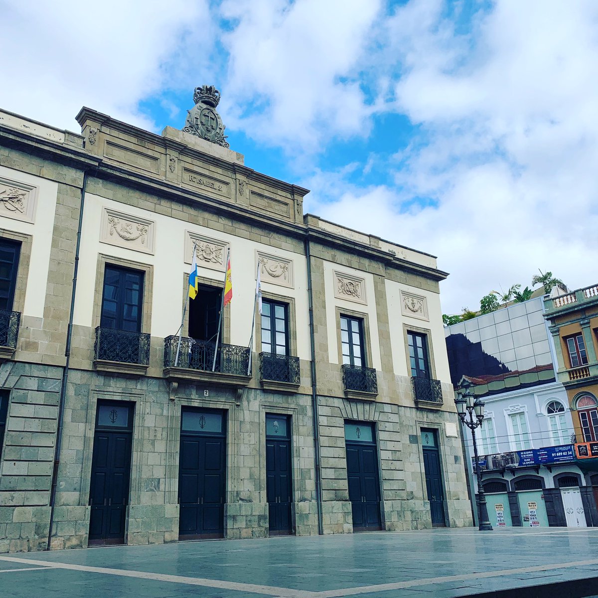 enricamaro's tweet photo. Hoy @lava_tenerifedanza comienza a preparar su nueva creación. Para ello nos hemos trasladado al @Teatroguimera donde trabajaremos con #RoyAssaf una d las piezas q formarán parte del programa doble q estrenaremos el 1 d diciembre en el @auditoriotfe en el marco de @Telontenerife https://t.co/F3OdaHaV9m