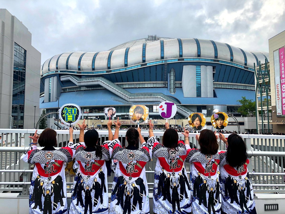 easy_crazy_'s tweet photo. ここの歩道橋渡ろうとした時に居たおばちゃん達だ・・・控えめに言って邪魔だった。人が多い時間に迷惑極まりない。 https://t.co/pERFcnrOg4