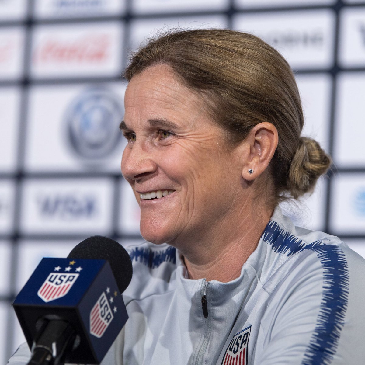 USWNT's tweet photo. #TheBest kind of morning news. 

@mPinoe and @alexmorgan13 have been named finalists for the FIFA Women’s Player of the Year Award and Jill Ellis for FIFA Women’s Coach of the Year! 🇺🇸 Winners will be revealed on Sept. 23! https://t.co/Twe0tfXcig