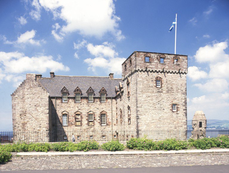 welovehistory's tweet photo. #DYK that Newark Castle is one of the finest Jacobean buildings of its time? If you fancy visiting this hidden gem in Port Glasgow, a reminder that it will be closed on Tuesday (3 September) and Thursday (5 September) this week. #HSclosure https://t.co/rqtLNmV5EX