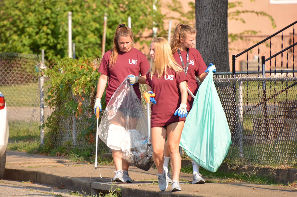 ucwv_athletics's tweet photo. Labor of Love - @ucwv_wsoccer. Cleaning up the community. #UCLaborDay https://t.co/8aFN02SSG4