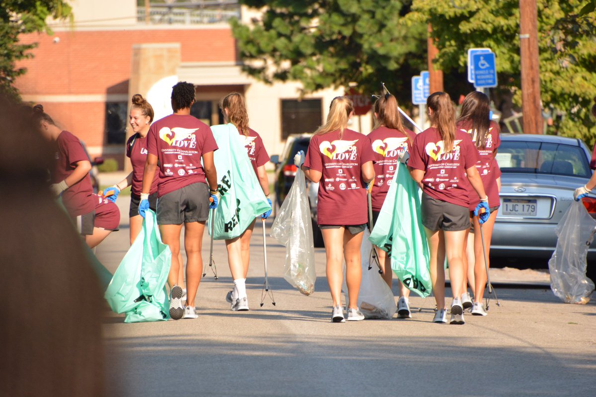 ucwv_athletics's tweet photo. Labor of Love - @ucwv_wsoccer. Cleaning up the community. #UCLaborDay https://t.co/8aFN02SSG4