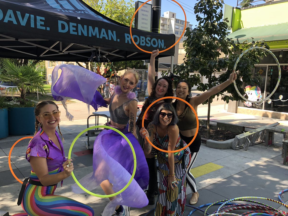 TheStephFlorian's tweet image. Learn to #hoolahoop today #Vancouver @NEWS1130 #onthebeat @WestEndBIA #WestEndCircusFest today until 6pm #FREE #community #Circus party