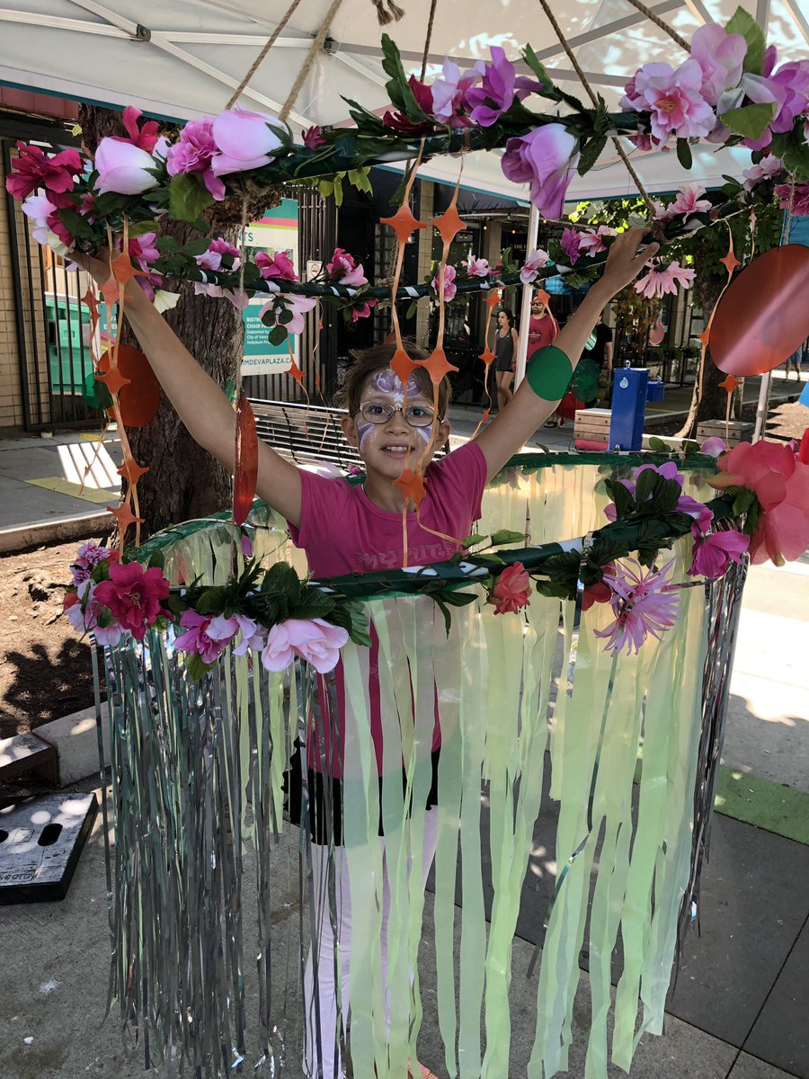 TheStephFlorian's tweet image. Learn to #hoolahoop today #Vancouver @NEWS1130 #onthebeat @WestEndBIA #WestEndCircusFest today until 6pm #FREE #community #Circus party