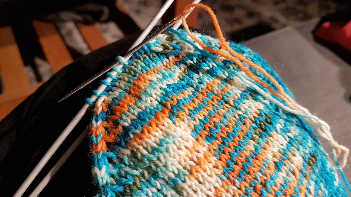 sticklingens's tweet photo. Tåavslut med kitchener stitch.
#stickning #sticktwitter #sockor #kitchenerstitch https://t.co/HOycuyKWMc