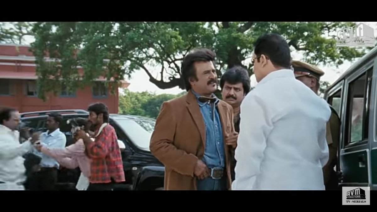Suriya_Devotees's tweet photo. இப்படி ஜெயிச்சுட்டு வெளிய வந்து என்ன பண்ண போறீங்க #kavin

48  லட்சம் கட்டி அம்மாவ காப்பாத்த போறீங்களா

#Reshma குழந்தைகளுக்கு Fees கட்ட போறீங்களா

இல்ல, ஜெயிச்ச பணத்துல #Losliya வ கட்டிகிட்டு குடும்பம் நடத்த போறீங்களா #BiggBossTamil3 #BiggBossTamil #BiggBoss 
#OpenTheDoorForKavin https://t.co/vhEVA0Eqbo