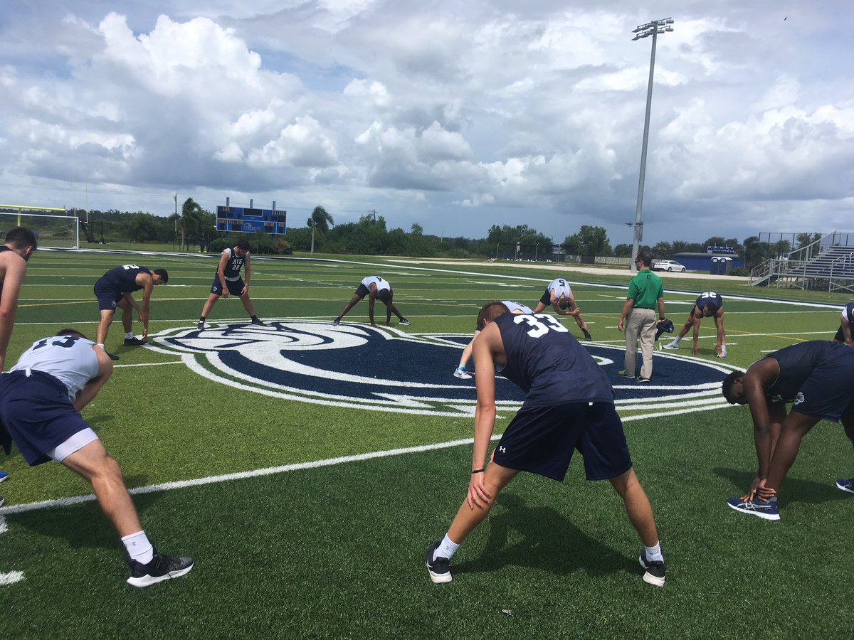 ZachMoss_'s tweet photo. Day 1 in the books for @AveHoops! Impressed with how in shape our guys are! #AveCulture is strong with this group! Can't wait to get back at it tmrw! #AveFam #HailAve #AveJoy https://t.co/iaXq4420ys
