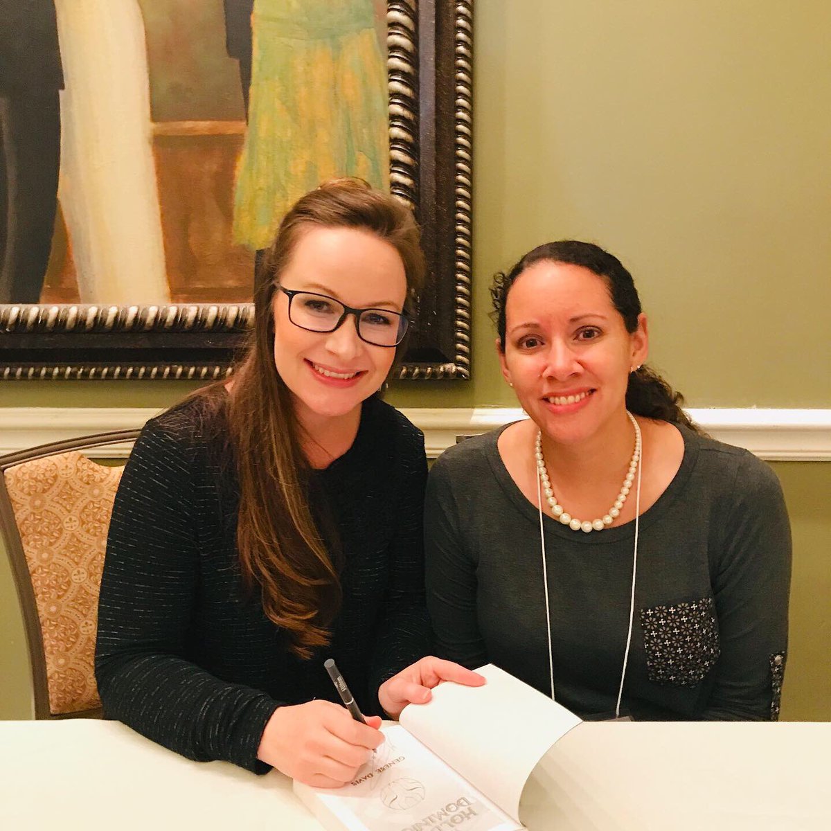 jill_quash's tweet photo. Loved meeting you @GeneseDavis !! Thank you for the autograph and encouraging message. You are an inspiring story teller! #writercon2019 #authorlife https://t.co/vQVFi0XIzb