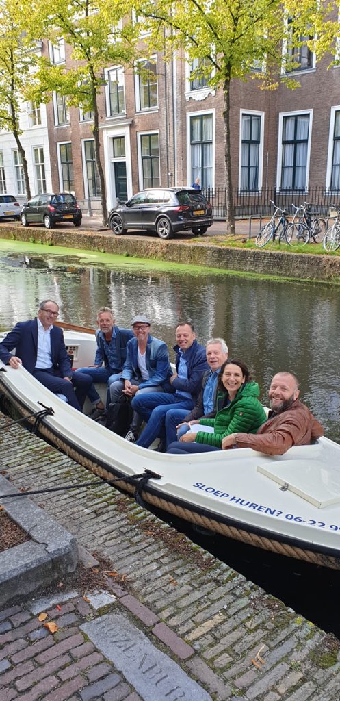 StichtingStunt's tweet photo. Vandaag was een bijzondere dag en de eerste stap in de realisatie van onze droom: het bestuur ondertekent de koopovereenkomst van onze toekomstige huisvesting aan de Vulcanusweg! #workingonadream https://t.co/VKqz0AHTe7