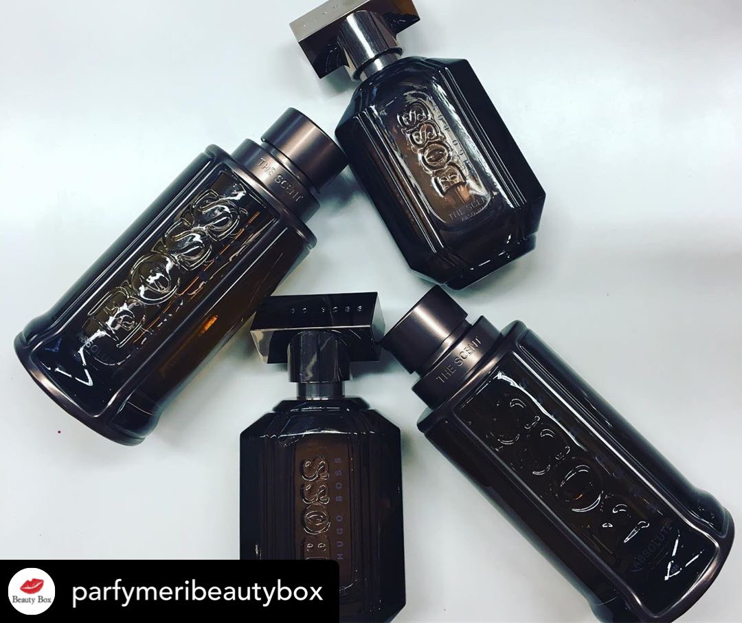 ninajdjdhs's tweet image. parfymeribeautybox on IG

Nya Boss The Scent Absolute är nu här!! Två sensuella dofter som tar en med storm!😍
Dam doften har toppnoterna honung och persika, hjärtat består av kaffe och sist men inte minst basnoterna med vanilj och vetiver. #JamieDornan #BirgitKos @HUGOBOSS