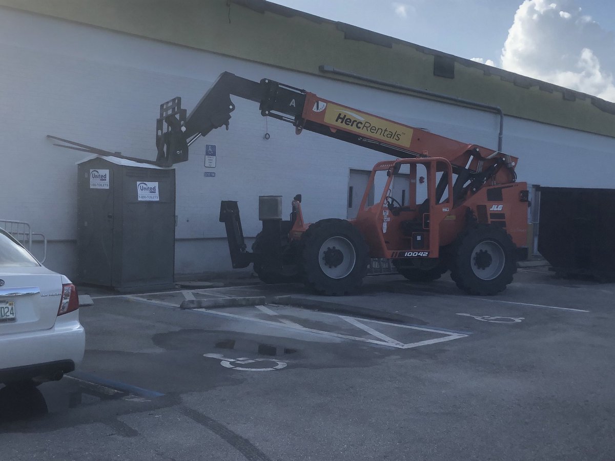 HossUF's tweet photo. Hurricane prep Jax Beach style! https://t.co/3TXA1Nl3xt