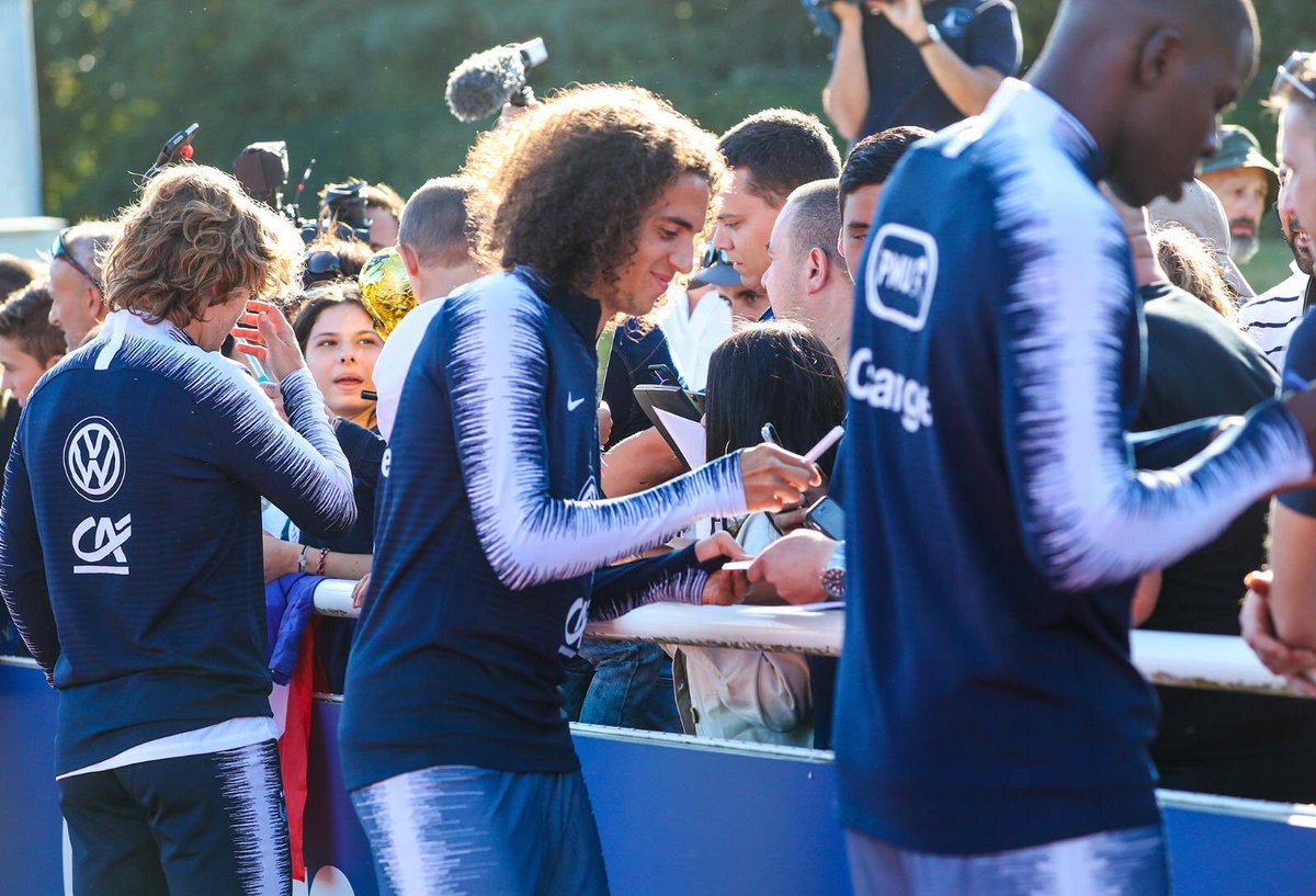 MatteoGuendouzi's tweet photo. Un rêve qui se réalise ...😍🇫🇷
Une énorme fierté de porter ce maillot de l’Equipe de France A ⭐️⭐️ 
@EquipedeFrance #fiersdetrebleus https://t.co/xFY3z4Omqg