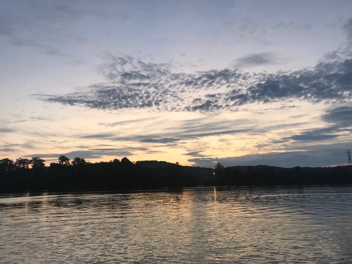 sputnik1955_pj's tweet photo. Some evenings when #fishing Godโs #scenery is the best catch #sunset #Jesus #cross #kanawha #river #NitroWV https://t.co/Cj6GCLd5tJ