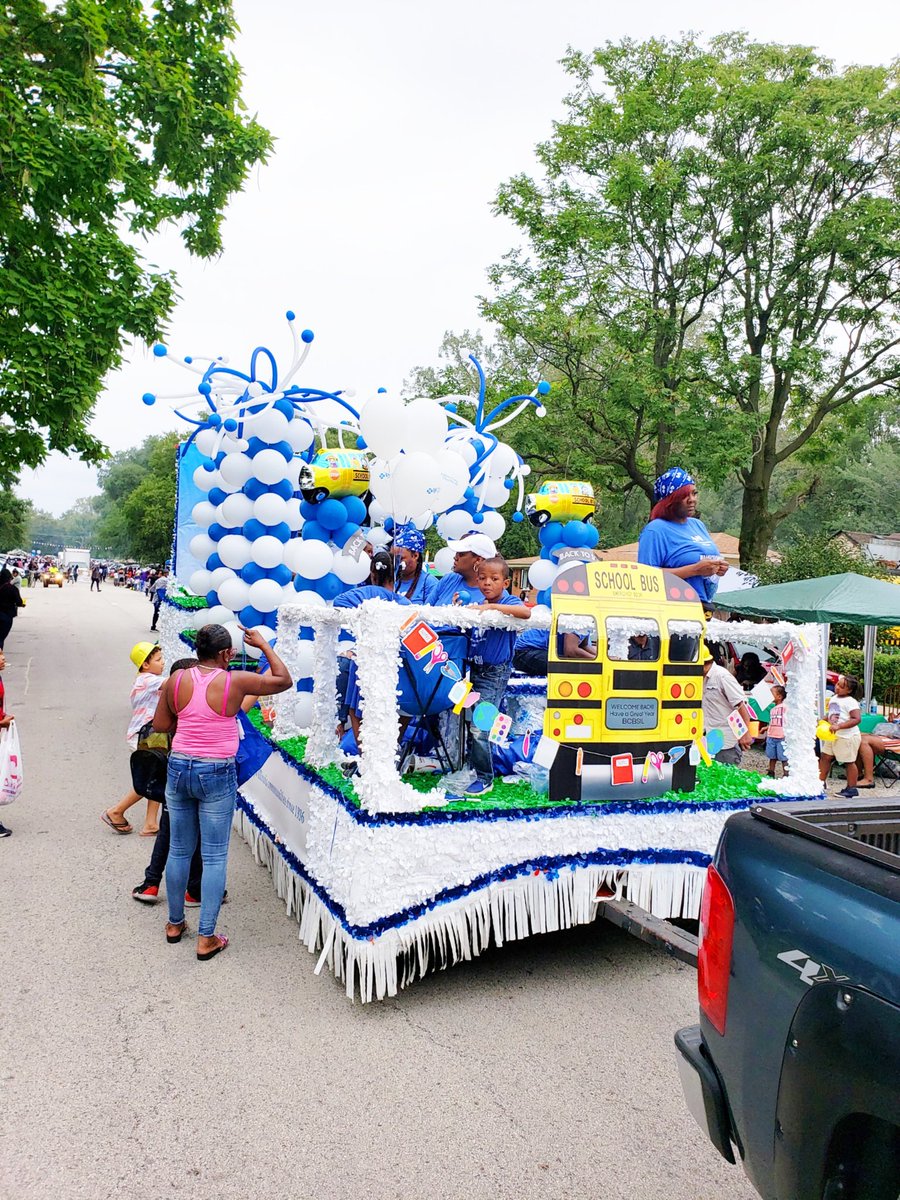 LmarieAsad's tweet photo. .@BCBSIL community outreach team takes part in hundreds of community events throughout the state. Whether it’s celebrating community parades, handing out health literacy at local festivals we’re always available to our members.
#BlueCorpsIL
#RobbinsParade
#ChicagoSouthland https://t.co/0aooFgEeur