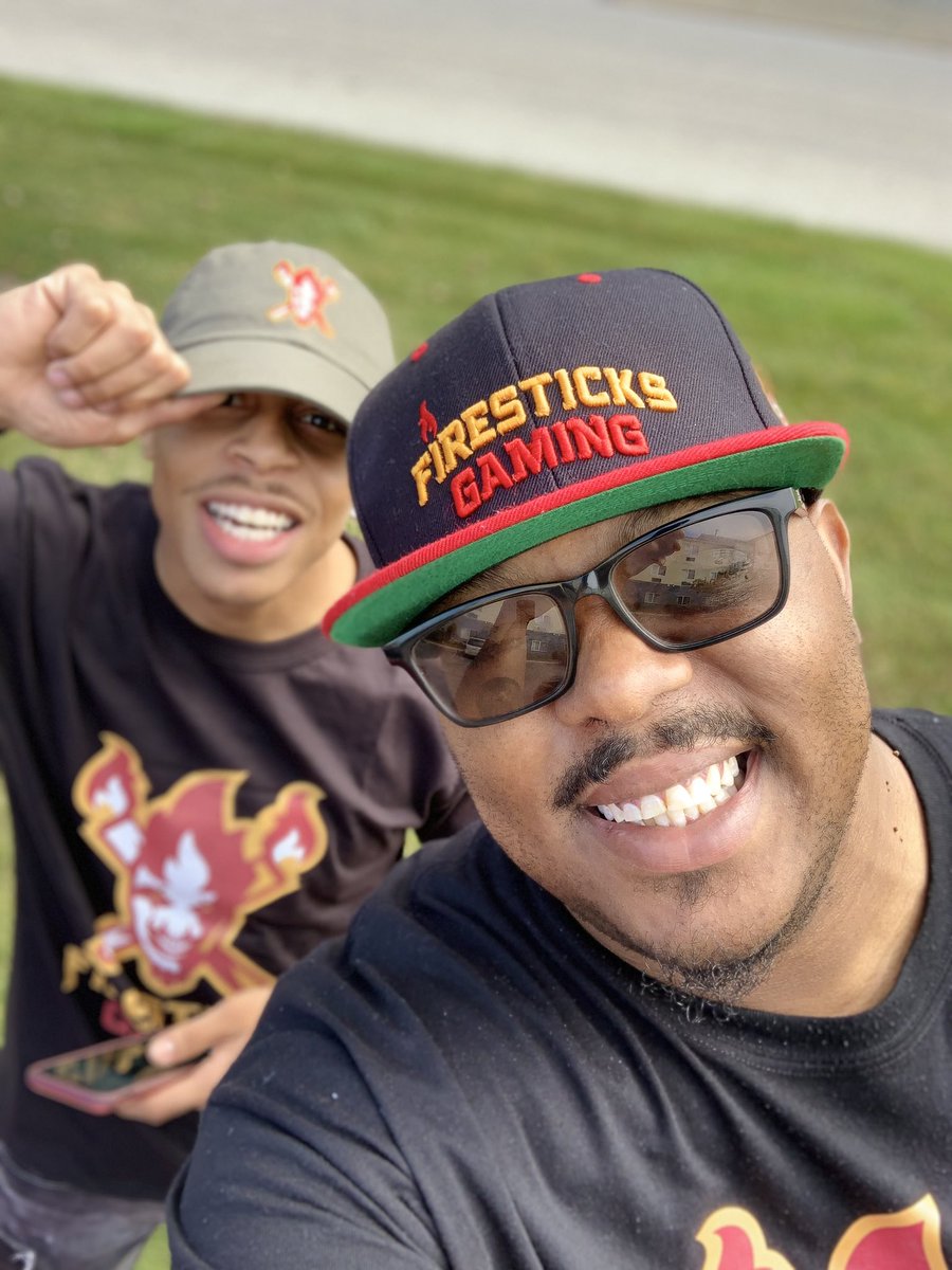 FireSticksGT's tweet photo. S/o to my @FireSticksPark leader @Motiv8_2K out here running the #FSG Detroit for me the movement is real, as you can see I pull up on my players!! #FSGEmpire 🦍 we coming for it all... 🔥🎮 https://t.co/3bXhgtqFRz
