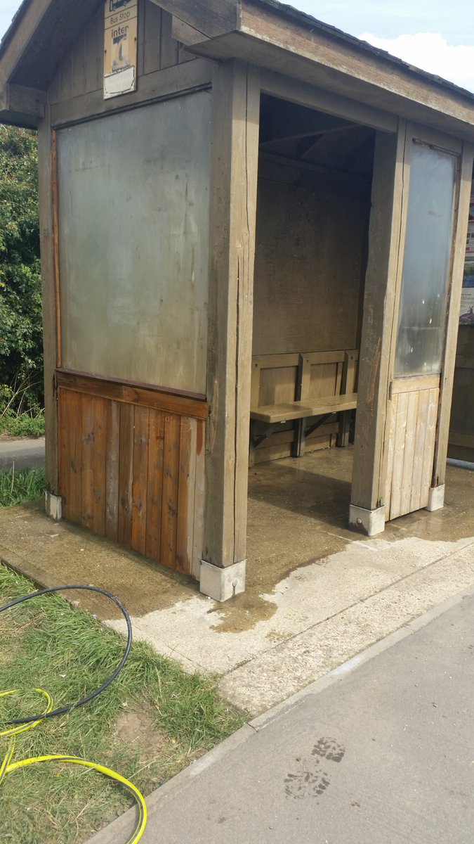 ✨ BEFORE &amp; AFTER ✨

Our street rangers have been busy today clearing out Southview bus shelter making it nice and clean for both local residents and visitors!

#visitlincscoast