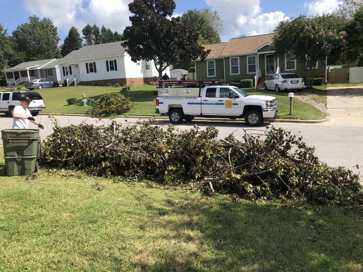 anne_barnes16's tweet photo. My #helpfulhubby is at it again! @Lindenmeadow1 working hard on Labor Day! Praying Hurricane Dorian doesn’t bother that 3rd branch in this tree! https://t.co/8xESoHFYKu
