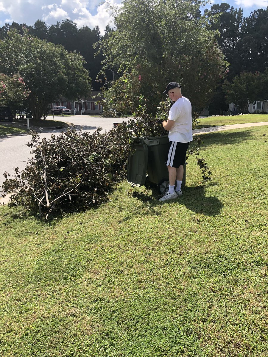 anne_barnes16's tweet photo. My #helpfulhubby is at it again! @Lindenmeadow1 working hard on Labor Day! Praying Hurricane Dorian doesn’t bother that 3rd branch in this tree! https://t.co/8xESoHFYKu