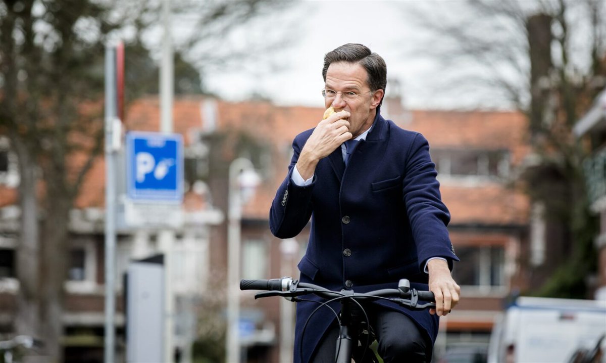 De man die in een privéjet naar Ibiza gaat wil deze elite van de troon stoten.