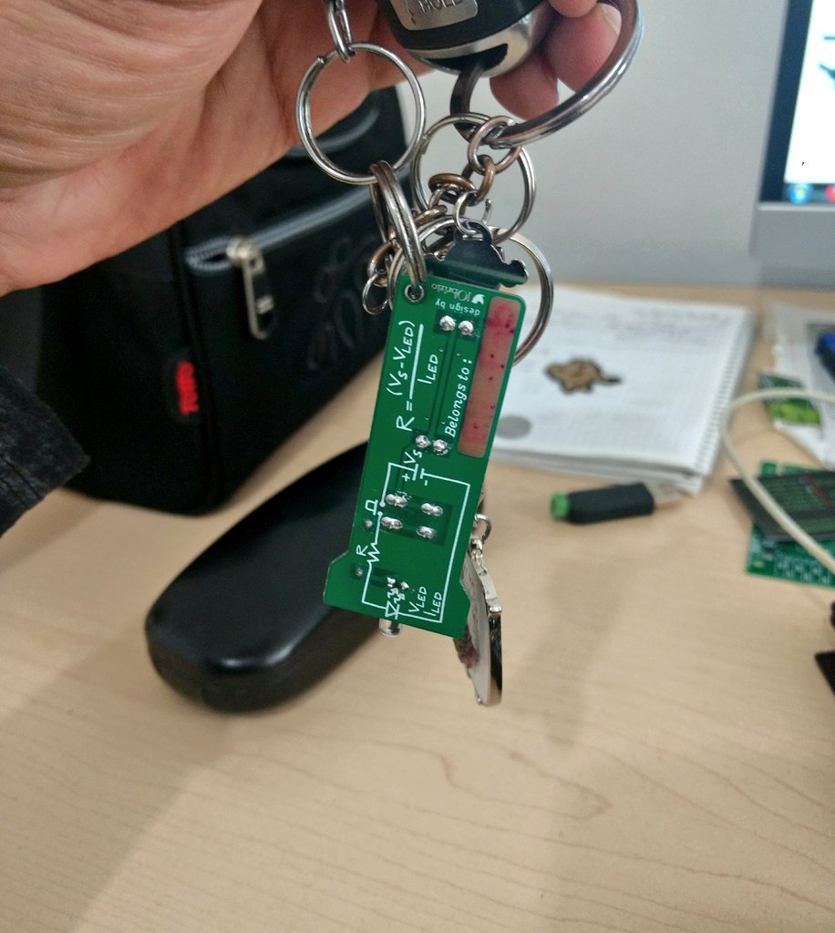 IObrizio's tweet image. 🔦 keychain,very useful.
Get yours,learn to solder!

Mi llavero con lámpara,muy útil.
Arma el tuyo,aprende a soldar!

pcbway.com/project/gifts_…

#icansolder #diy #pcb #kit
@PCBWayOfficial