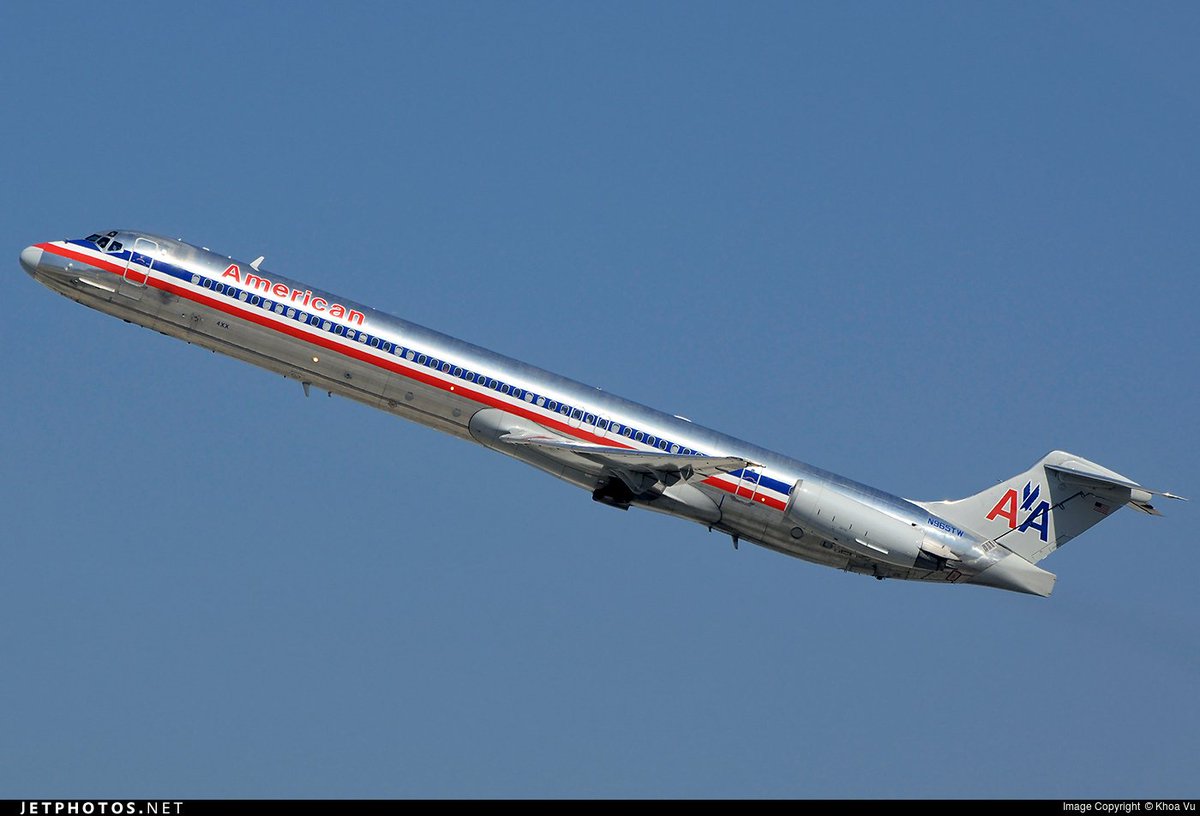 The final <a href="/AmericanAir/">americanair</a> #Super80SendOff is almost here. AA is retiring its remaining MD-80 fleet on Wednesday &amp; will send two dozen aircraft to Roswell. See the final revenue and retirement schedules and track them all at flightradar24.com/blog/how-to-tr…