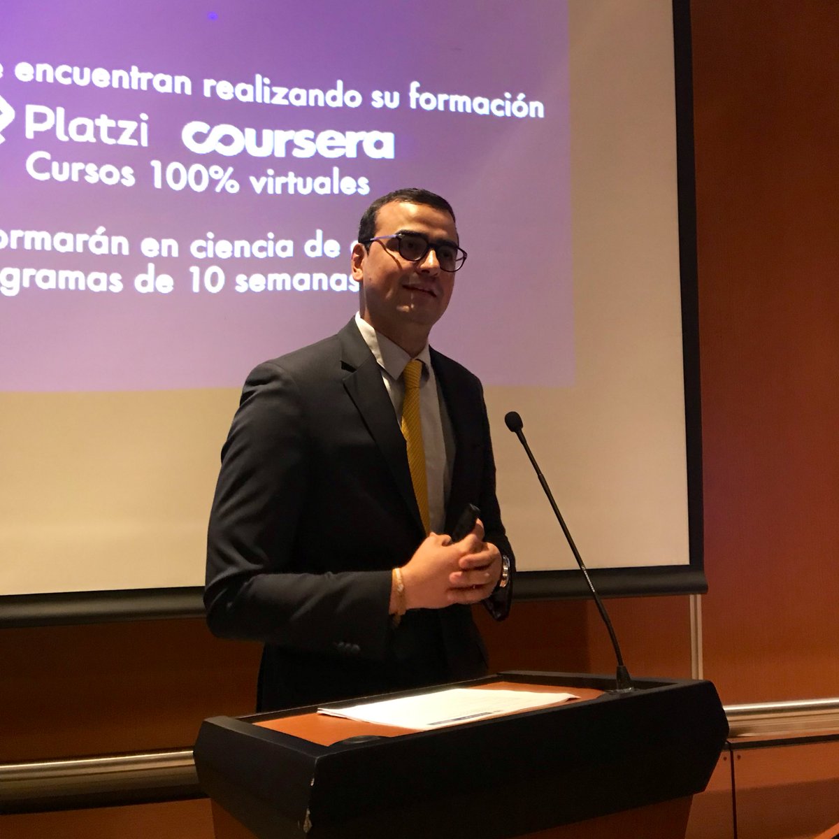 inguniandes's tweet photo. El Gob. Está trabajando en 5 líneas para atender la brecha de Talento Digital: Programación para niños y jóvenes, Currículos digitales, Formación en Talento Digital para empresas, Inteligencia artificial y educación superior: @JCastroS Viceministro @Ministerio_TIC #ForosISIS https://t.co/mlI236WxOx