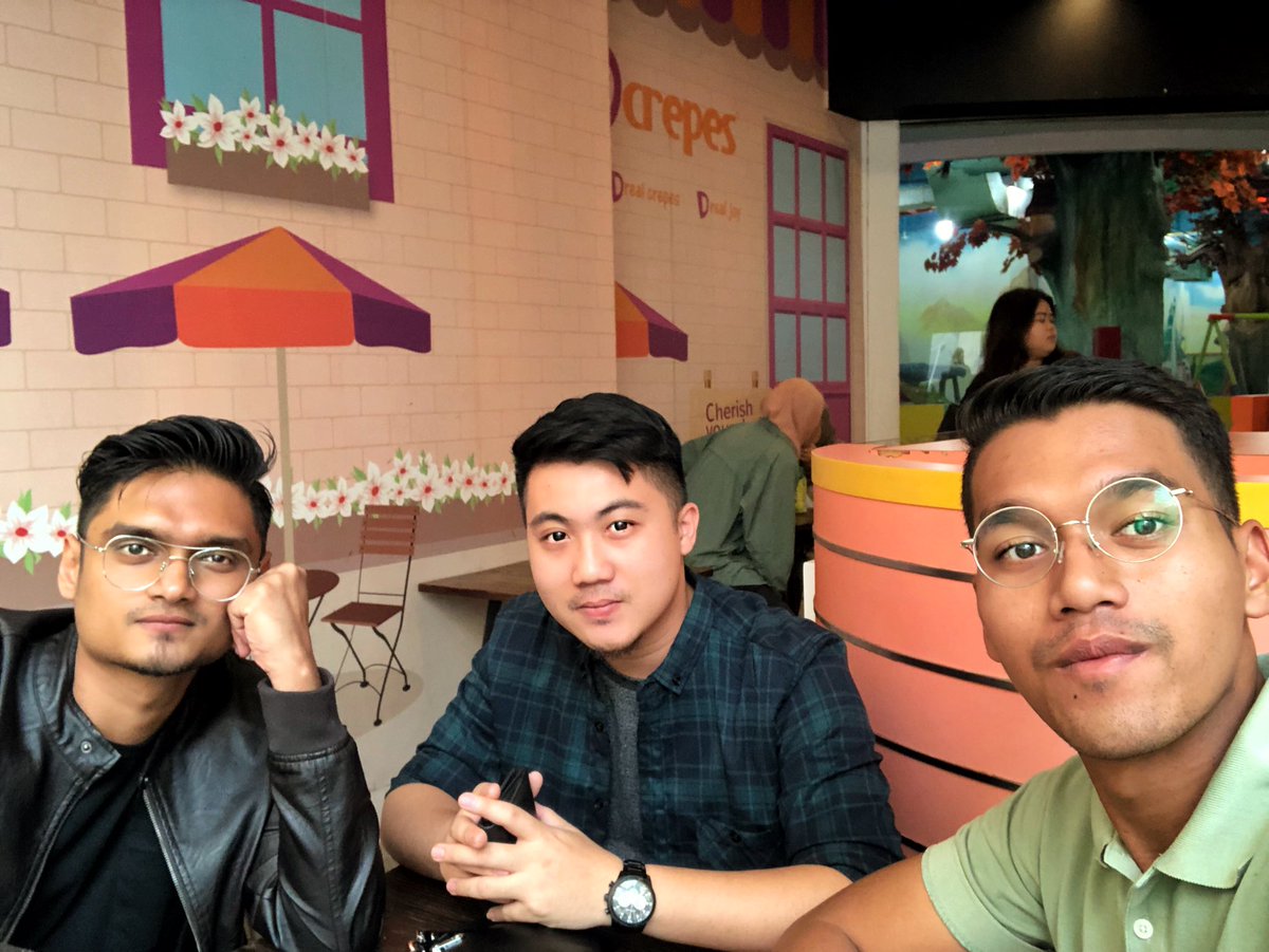 qadrybasri's tweet photo. Sembang cita-cita dan kejayaan. Tak sangka boleh kata byk jugak projek, anugerah, kemenangan tahun ni dpt.. https://t.co/8pAg7PbCXG