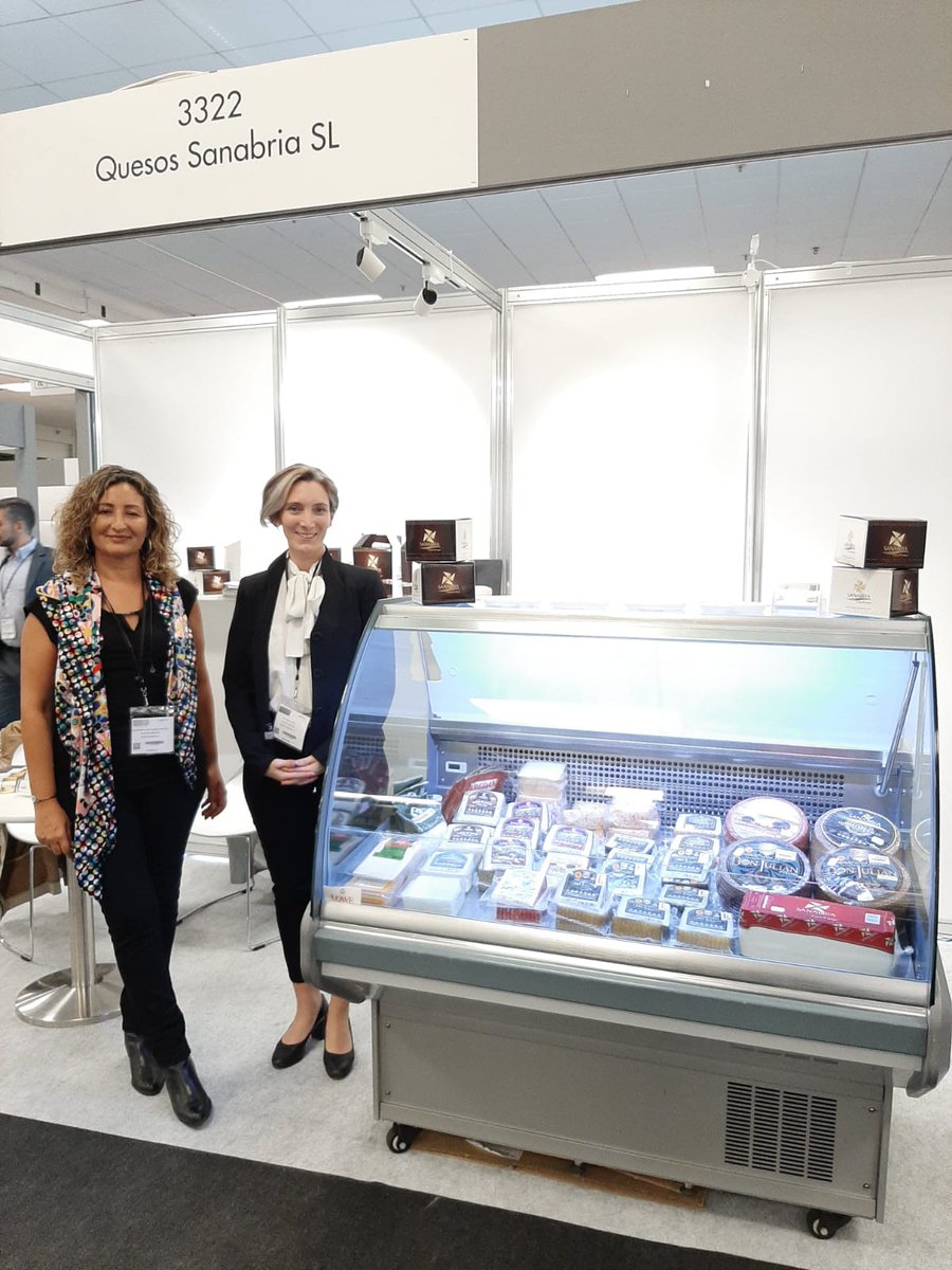 OFECOMELondres's tweet photo. 🧀🍷 Hemos estado en @SpecialityFair acompañando a las ¡29! empresas 🇪🇸 participantes, entre ellas: @amoleromaza, @lagarisilla, @Cascajuelo, @AceitesClemen, @martindprado, @FlordeBurgos1, @StGadea o @ArolOlive

¡Pásate a conocerlas tú también!

#SFFF19 https://t.co/VtIz40NjeH