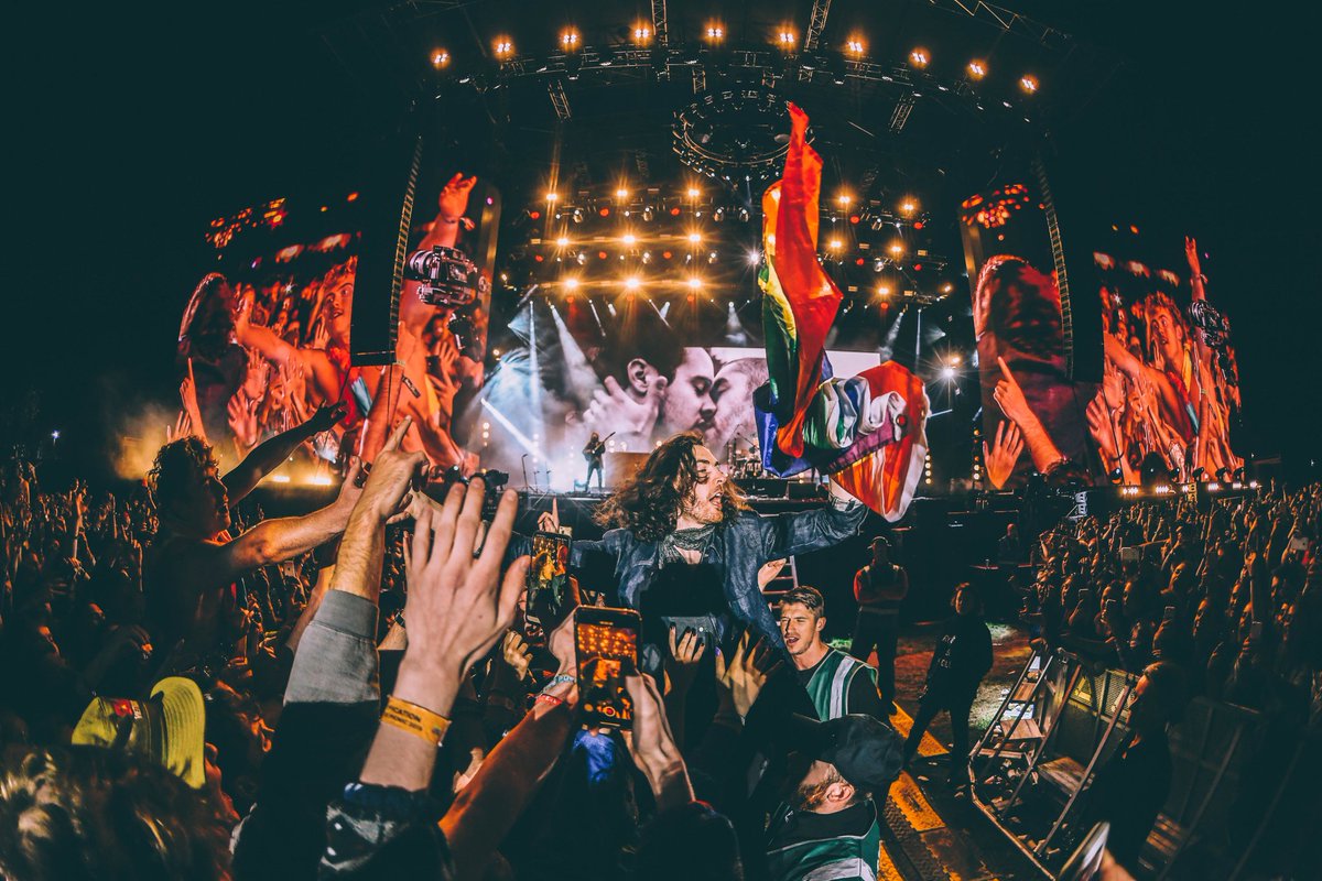 ruthlessimagery's tweet photo. ⚡This shot, with the pride flag in one hand and holding a fan's hand with the other, the two lads on the screen scoring, the beautiful and passionate fans, the security lad who knew all the words, the phones with the picture in picture..... mo chroí. ❤️ #electricpicnic #hozier https://t.co/eQC1HAAonh