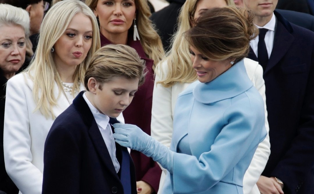 mikandynothem's tweet photo. Barron Trump was speaking fluent Slovenian and French at age 3. He now speaks 5 languages and is a chess master. He's being raised by his mother, not a nanny. The labor of a loving mother.
Happy Labor Day!
@realDonaldTrump @FLOTUS
#YouAreOurJoy
#MAGA #FoxNews
#MondayMotivation https://t.co/deKMKfEpBJ
