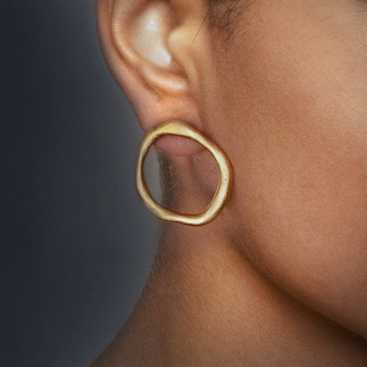 applenamedD's tweet photo. Excited to share the latest addition to my shop #applenamed: Huge chunky front-facing hoop earrings in silver earrings gold plated. Big statement gold hoops, Modern Hoop Earrings https://t.co/OGT3TJLtlF 
#etsy #jewelry #earrings #gold #avantgarde #hoops #christmasgift https://t.co/PG6eoivmRE