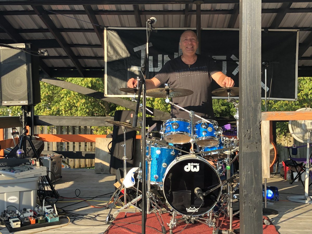 billy_thunder1's tweet photo. Fun day with Junkbox @dwdrums @ZildjianCompany @remopercussion #teamremo @promarksticks @BigFatSnareDrum @TruTuner @rtomcorp @rhythmtechperc @phoenixdrumco1 @rimriserusa @beatboogiesnare https://t.co/L6F0lPjd97