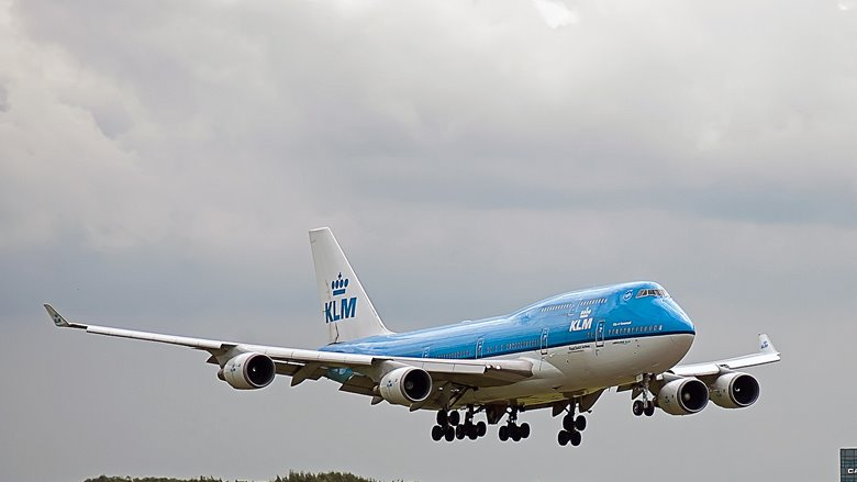 FNV's tweet photo. Onze boodschap aan @KLM is helder. Het belangrijke werk dat het grondpersoneel uitvoert, verdient een goede cao. Daar gaan we voor. Daarom is er woensdag van 8.00u tot 9.00u weer een werkonderbreking. https://t.co/gScKzlxmUs https://t.co/7BKu8XAWgg