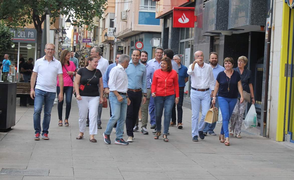 PPVilareal's tweet photo. 💙Cientos de vecinos celebran el tradicional almuerzo de fiestas #MDG19 
@HectorFolgado, ha estado acompañado del presidente provincial, @BarrachinaM, y la presidenta regional, @isabelbonig, así como con portavoces de municipios de la provincia. https://t.co/Uri8VjI2Gw