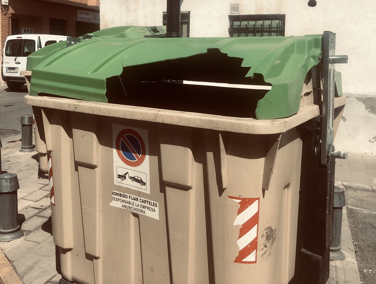 ReparaPlasticos's tweet photo. Contenedor roto ? Tiene solución !! En Ecoplast #Reparaciones Plásticas alargamos la vida de tus #contenedores. Reparando #ahorramos dinero y #reducimos emisiones de CO2. #Reciclamos, reducimos. Más info en https://t.co/gRr76t0RXh u.l. IXO 918088129 #emisionesCO2 #MedioAmbiente https://t.co/ZW7BqS9aqv