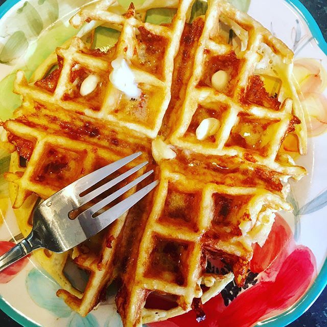 Best. #chaffle . Ever. #ontheblogsoon #lowcarbjoy is moving to:  #bakingoutsidethebox ift.tt/2LlejNo