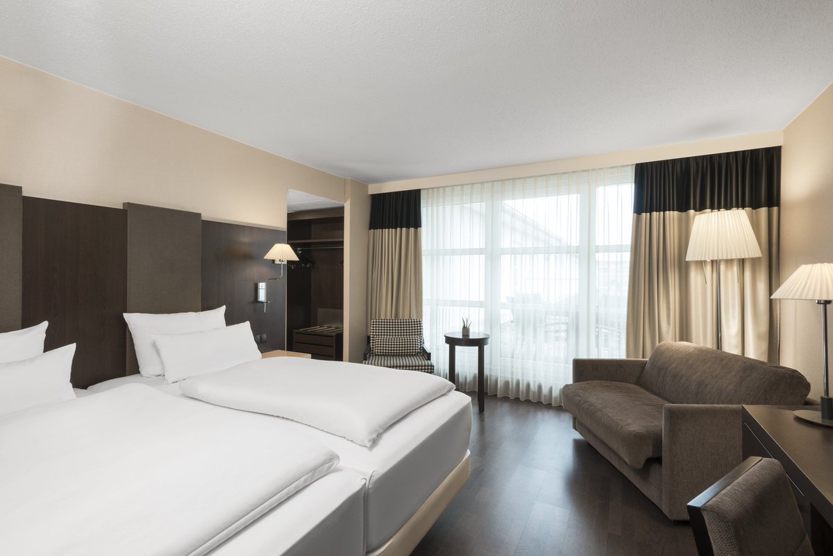 NHHotels's tweet photo. With fast and easy access to the airport, our #HotelOfTheWeek NH Frankfurt Airport is a cozy refuge, perfect to sleep off the jet-lag after a long trip #alwaysconvenient https://t.co/1LaHvyt9yv https://t.co/HzMFk6Ud8F