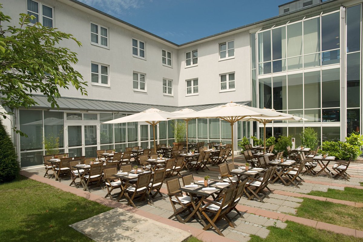 NHHotels's tweet photo. With fast and easy access to the airport, our #HotelOfTheWeek NH Frankfurt Airport is a cozy refuge, perfect to sleep off the jet-lag after a long trip #alwaysconvenient https://t.co/1LaHvyt9yv https://t.co/HzMFk6Ud8F
