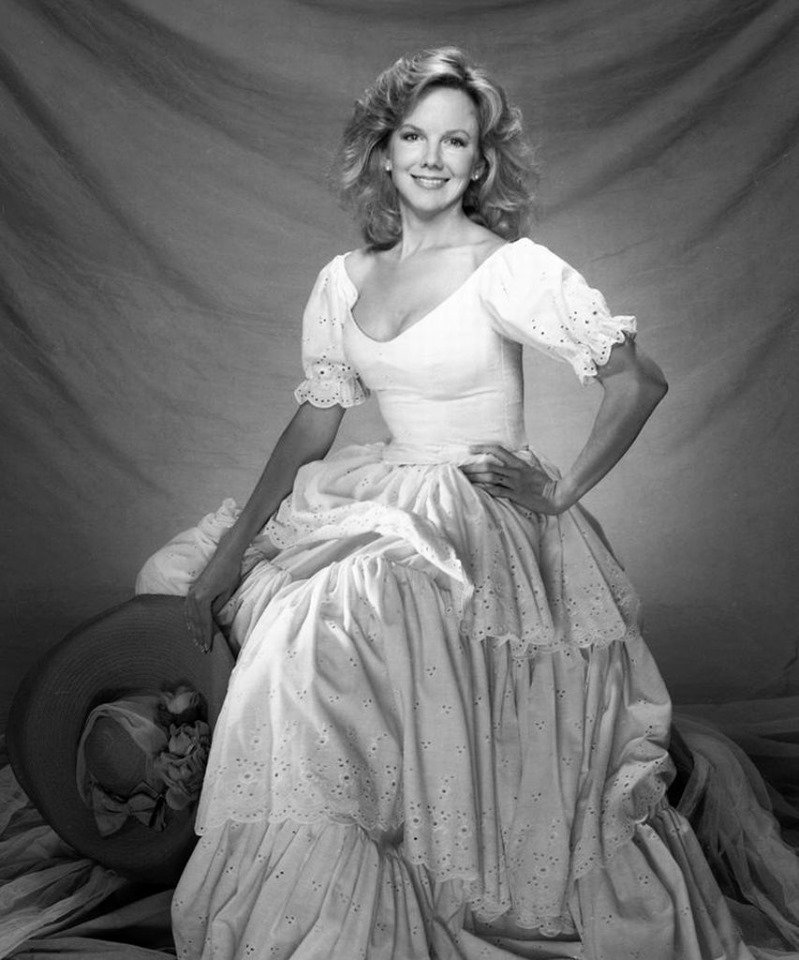 Happy Birthday to Linda Purl who turns 64 today! 