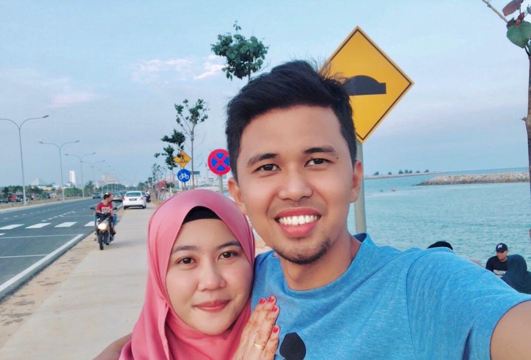 ShinBeaBea's tweet photo. Terima kasih utk segalanya sayang ❤️ semoga kite kuat utk tempuh segala onak duri dalam alam rumah tangga . Semoga cinta awk dkt sy sampai syurga 😘❤️ https://t.co/ttTHiHSKNZ
