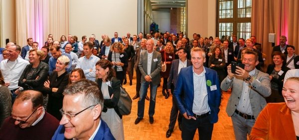 Over twee weken is het al weer zo ver: De Dag van Parkmanagement 2019! Onze parkmanagers nemen je mee in de complexe wereld van parkmanagement en <a href="/mathijsbouman/">Mathijs Bouman</a> zal een keynote verzorgen. Kom ook en laat je inspireren op deze enerverende dag! Kijk op clok.nl/dagvanpm