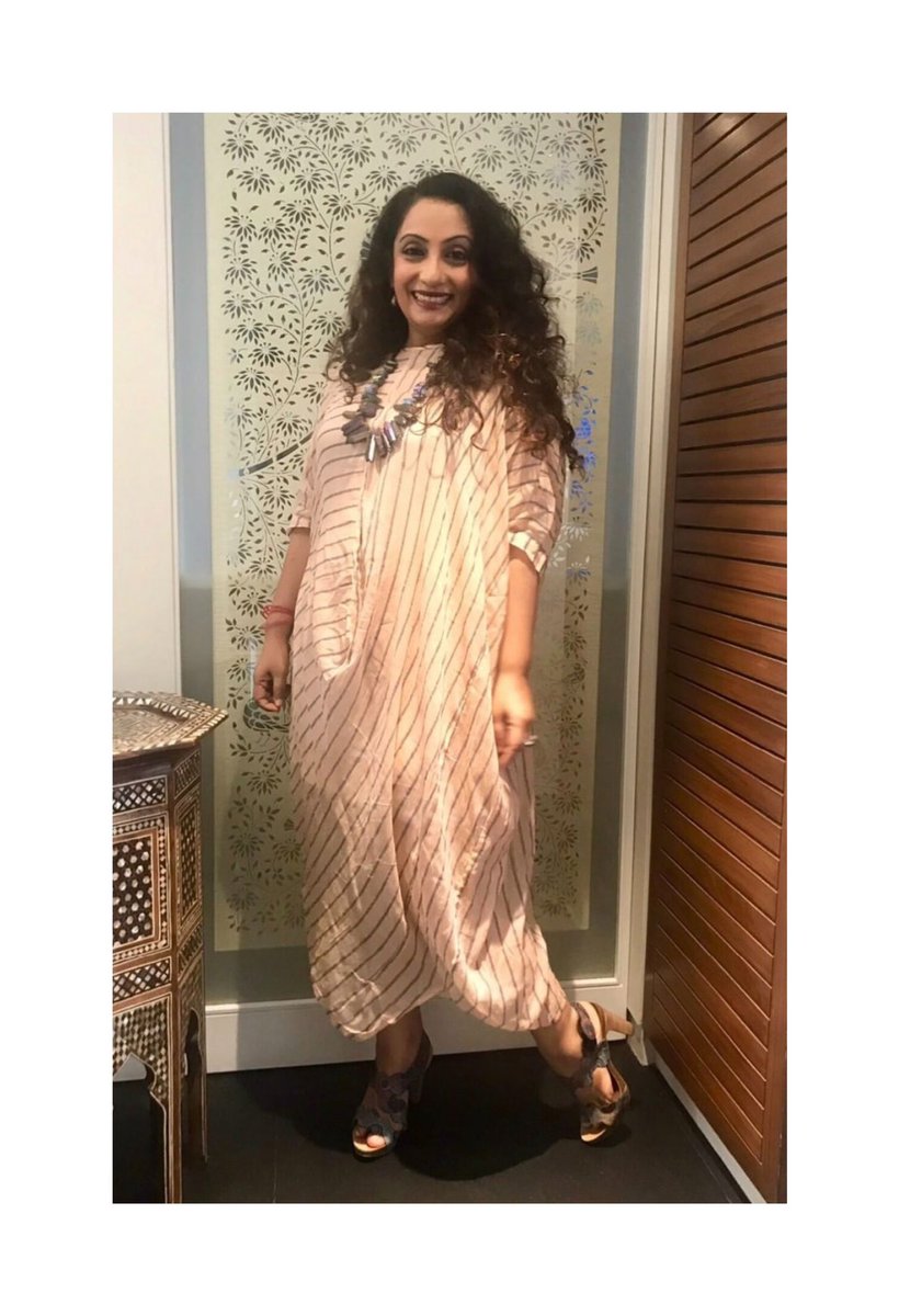 stylemati_'s tweet photo. COWL TUNIC ⠀
#sustainablefashion #indianmodel #photoshoot #newcollection #SS19 #linen #seperates #fashion #whatiwore #streetwear #ootd #poftd #instafashion #organicfabric #slowfashionmovement #khadi #bohemianstyle #streetstyle #jumpsuit #antifit #comfortableclothing #new https://t.co/bLIKLV2ykI
