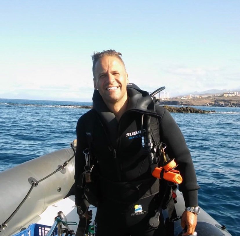 Padalily's tweet photo. Wrongfully imprisoned in Cuba? Do we care, @Canada? Can we get him home @JustinTrudeau? We are prepared to write thousands of letters and petitions  to @cafreeland - please help Ben Tomlin! #laborday #bringbenhome #love #Canada #scuba #justice #prison https://t.co/xxc83v5CNx