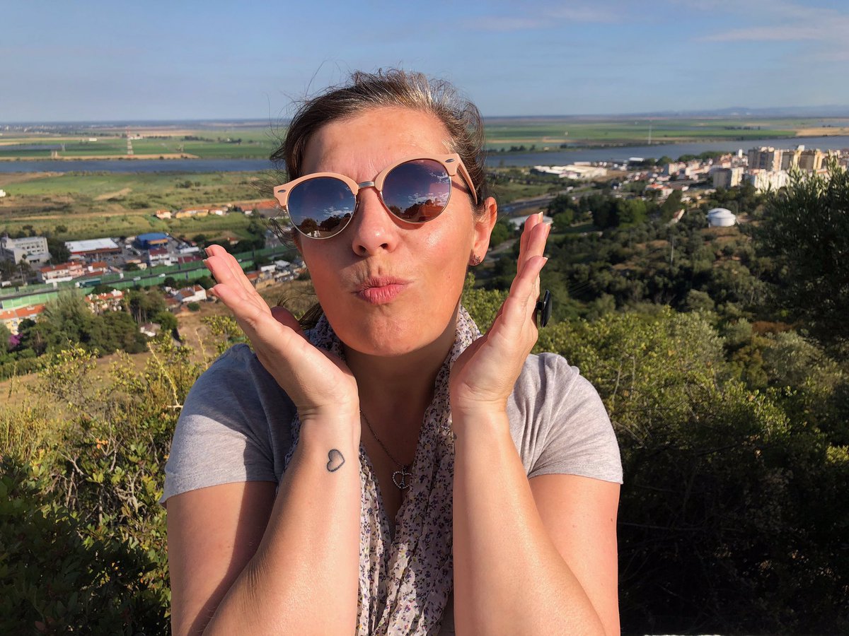 DanielaPress's tweet photo. Back to work! Head up, heart open. Cheers to this little bit of summer we still have and to a glorious autumn! #backtowork #reentre #verão #summer #outono #autumn #vidanocampo #regressoaotrabalho https://t.co/HzGmzfS4mG