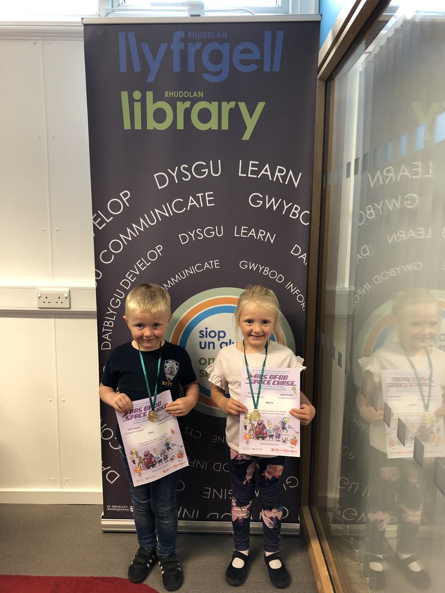 mamegele's tweet photo. Da iawn Mollie a Jake 😍😍 @DenbsLibs @LlyfrgellDinb #SummerReadingChallenge2019 #SialensDdarllenyrHaf #TakingPart #SpaceCraftAfternoon #booklover #carudarllen #RhuddlanLibrary https://t.co/m4X2E3Hy5q