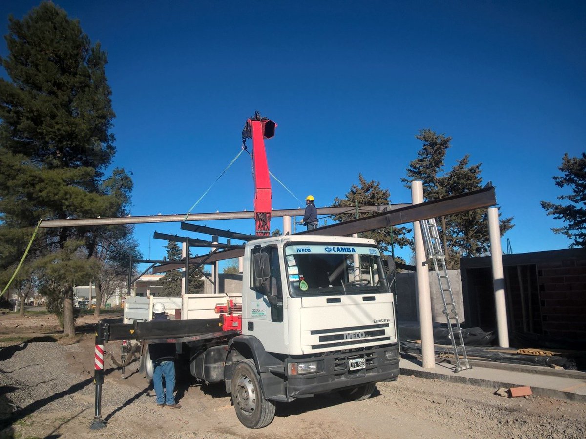 rionegroobras's tweet photo. 👷‍♂️ En #RíoColorado estamos construyendo un Centro de Informes Turísticos.

Implantado a la vera de Ruta 22, contará con un salón de eventos, espacios para la venta de artículos regionales, oficinas administrativas, estacionamiento.

#InfraestruturaTurística https://t.co/5rgMTxI4gJ
