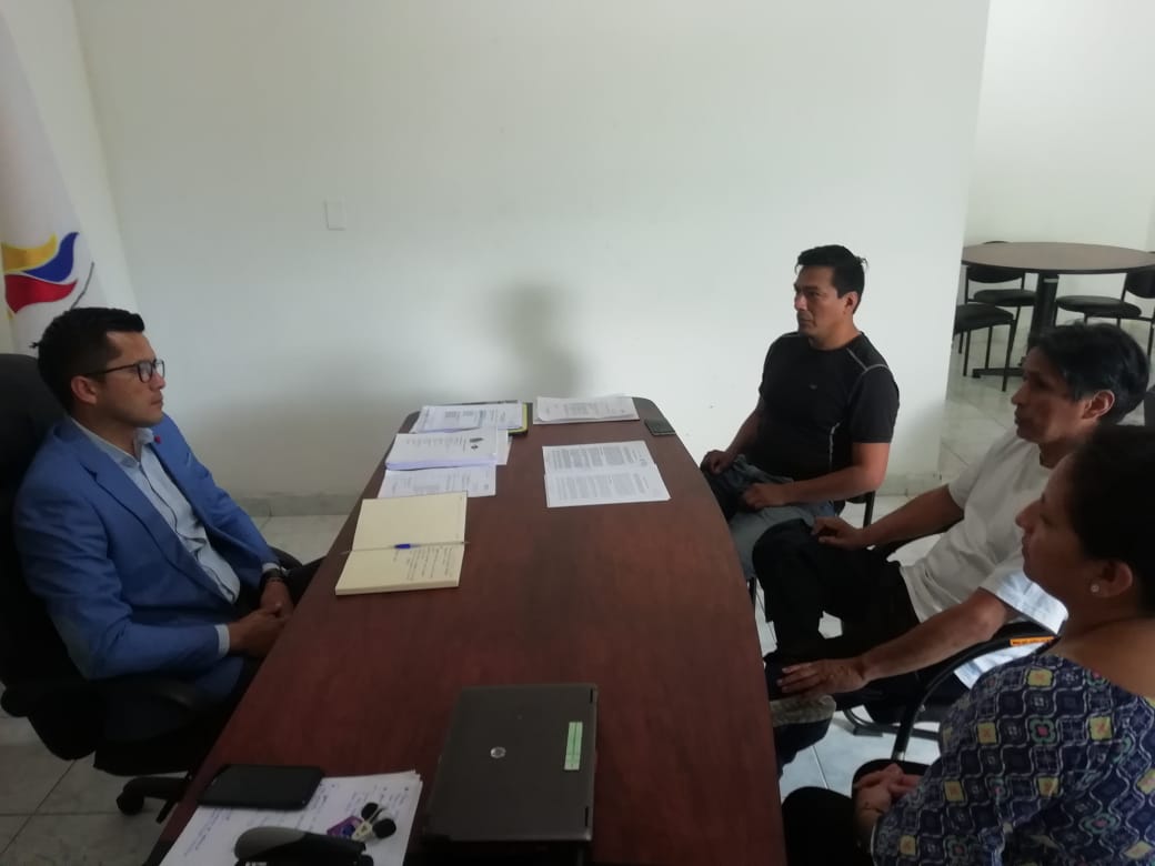 DeporteEc's tweet photo. Coordinador Zonal 7 @DanielRM85, se reúne con  dirigentes del Club Especializado Formativo de Gimnasia Artística de Zamora, con quienes analizan la firma de convenios interinstitucionales para la construcción del gimnasio para esta disciplina. 🇪🇨
#ElDeporteNosUne https://t.co/d1GaG0Aspf