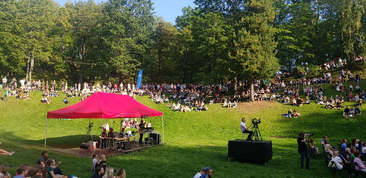 Helle_Sterne's tweet photo. Opening ceremony ✍️🎓 https://t.co/AEIkp3xM87