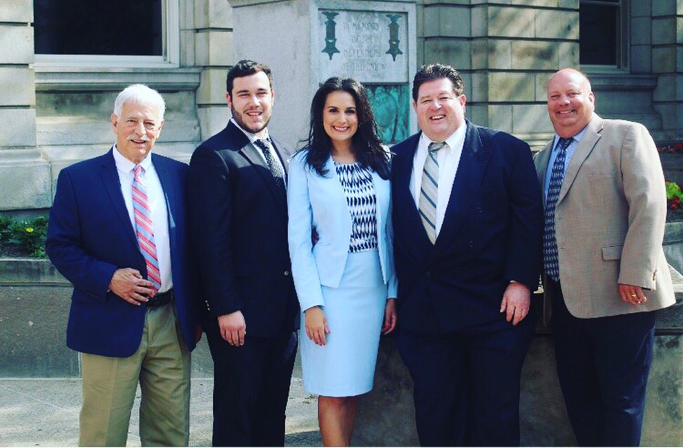 ginacerilli's tweet photo. Happy Labor Day from your Team of ProUnion Moderates! We are proud to stand with Labor & the working middle class. Unions are the backbone of our Countryโs middle class. #ProUnion #LaborFriendlyTeam #MiddleWorkingClass #Moderates https://t.co/iWRJ448HLO