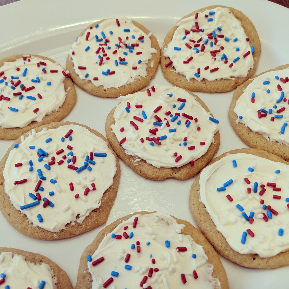 Betting_On_Her's tweet photo. Happy Labor Day! What better way to celebrate than themed sugar cookies 🍪 You can make these delicious soft sugar cookies by finding my chocolate chip cookie recipe on the blog! Just subtract the chocolate chips 😊 #bettingonher #glutenfree #eggfree #dairyfree https://t.co/YQaS4q8w2C